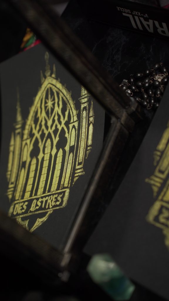 Linogravue "des astres" réalisé à la main par Lahhel pour sa boutique