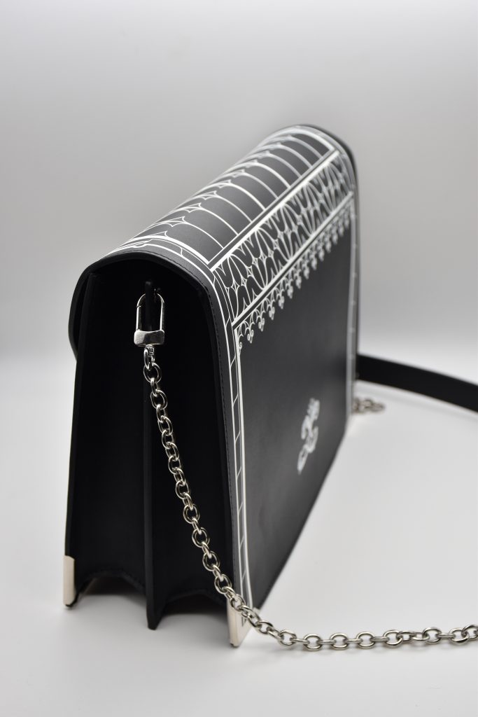 Sac à main en cuir luxe "grimoire" réalisé par Lahhel pour sa boutique etsy