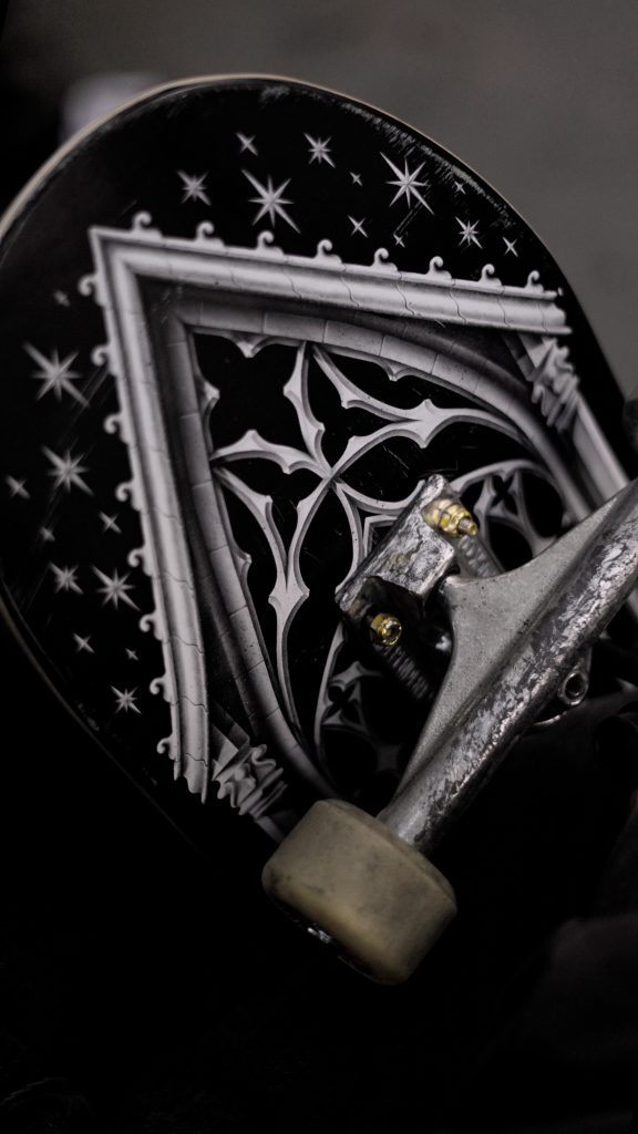 Skateboard réalisé par Lahhel pour sa boutique