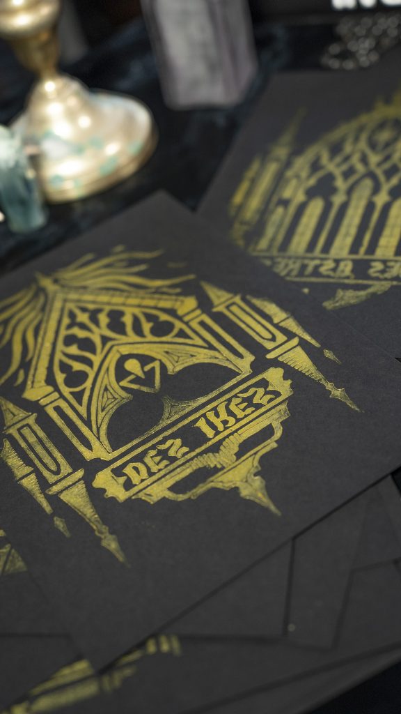 Linogravure "des ires" réalisée à la main par Lahhel pour sa boutique