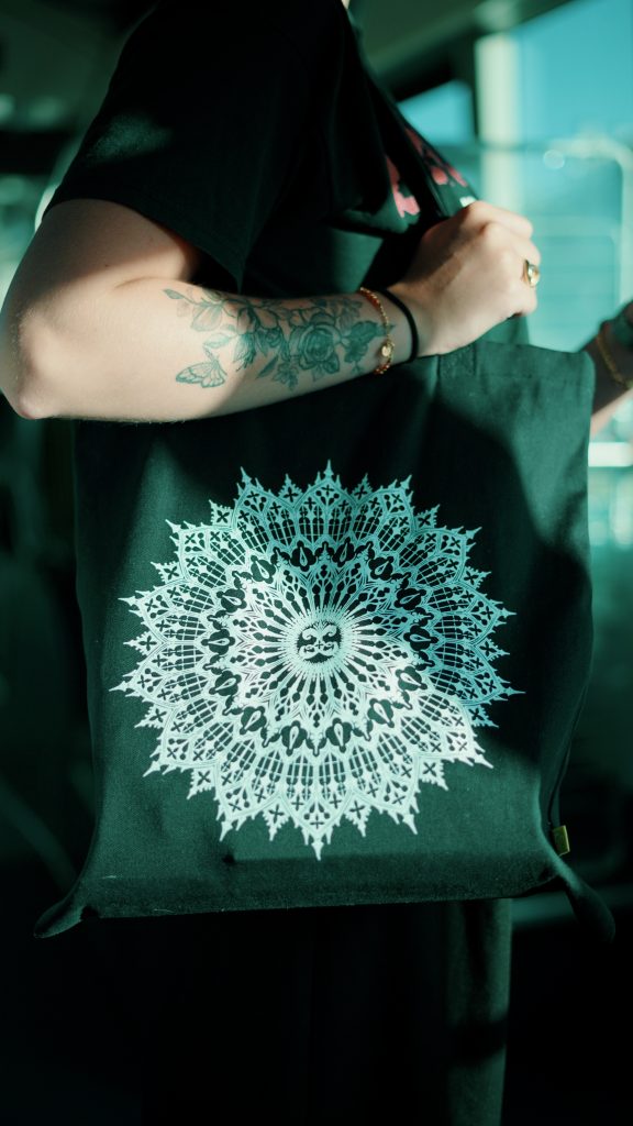 Totebag réalisé par Lahhel pour sa boutique