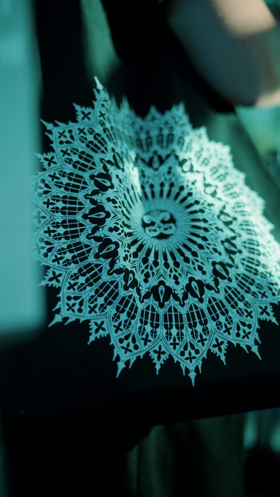 Totebag réalisé par Lahhel pour sa boutique Etsy fait à Bordeaux